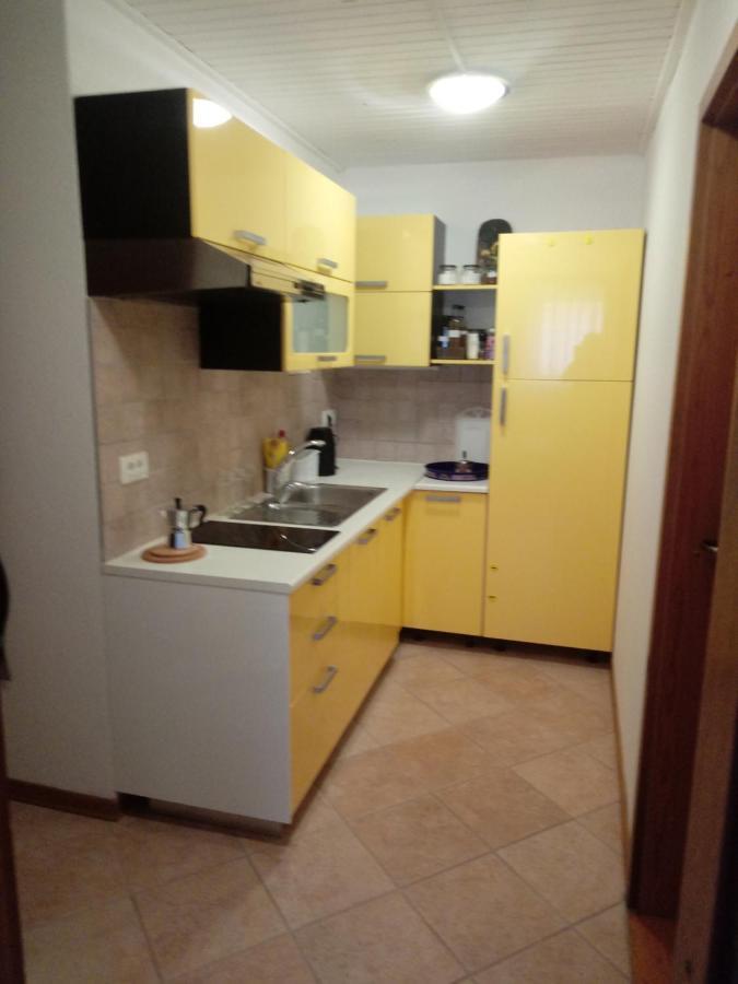 V Klancu Apartamento Dekani Exterior foto