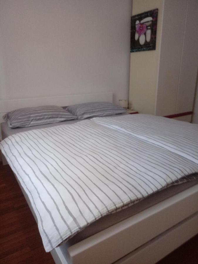 V Klancu Apartamento Dekani Exterior foto