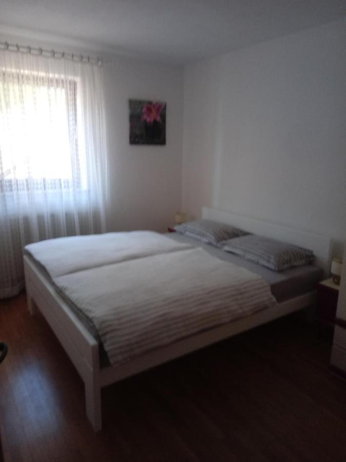 V Klancu Apartamento Dekani Exterior foto