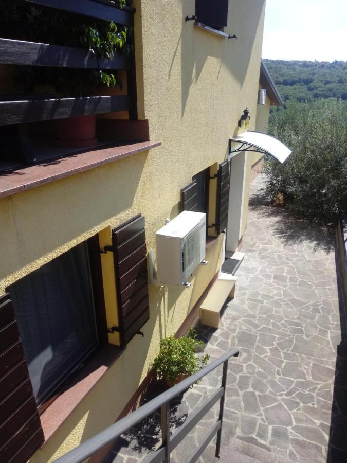 V Klancu Apartamento Dekani Exterior foto